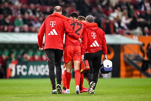 إصابة جمال موسيالا: تفاصيل وتأثيرات غيابه على بايرن ميونيخ
