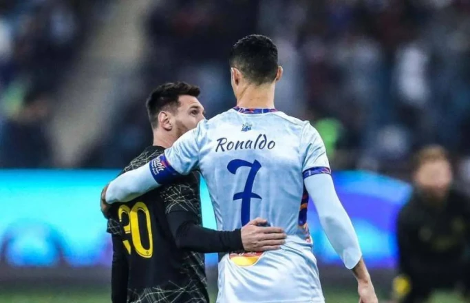 أفضل لاعبي كرة القدم عبر العصور حسب IFFHS