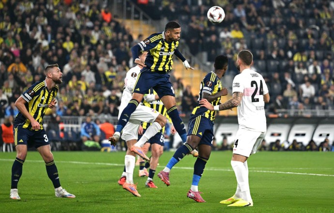 النصيري والخنوس يقدمان أداءً لافتًا في الدوري الأوروبي